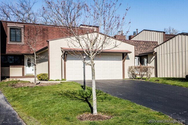 Foto del edificio - 14 Westwood Dr