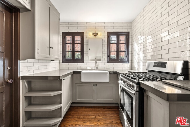 Building Photo - 1146 S Hayworth Ave