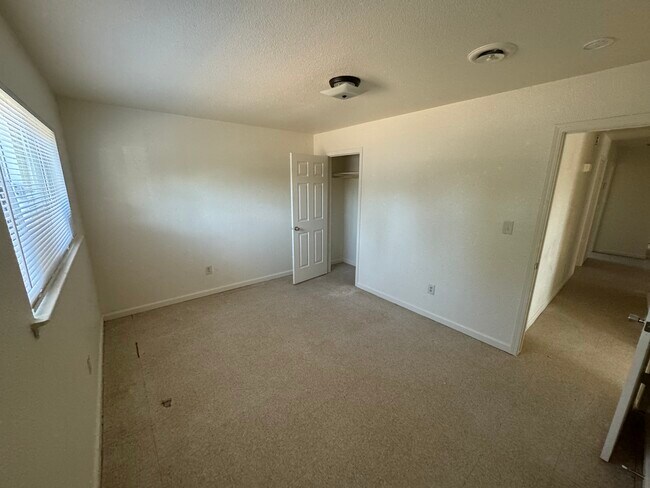 Building Photo - 1421 N Encina St