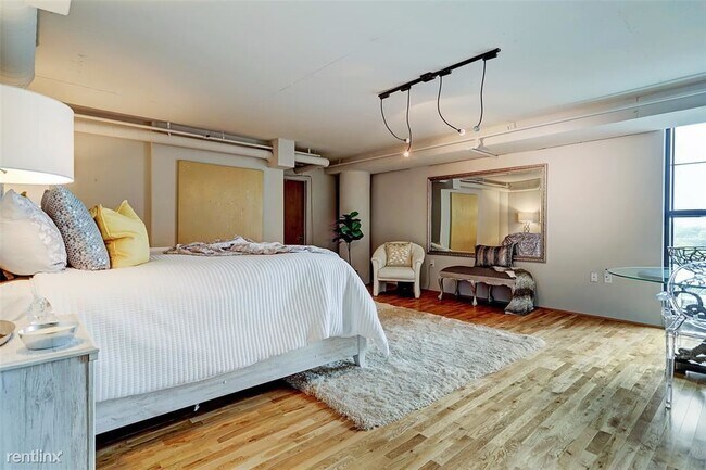 Building Photo - 1 br, 2 bath Condo - 1025 S Shepherd Dr