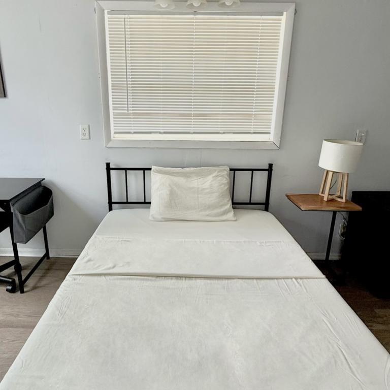 Foto principal - 2701 Ave T NW