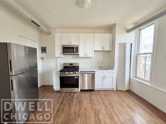 Building Photo - 1362 N Bosworth Ave