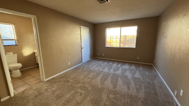 Building Photo - Charming 4-Bed Single Story, NO HOA- MOVE IN SPECIAL - $500.00 OFF FIRST FULL MONTHS RENT WITH MO...