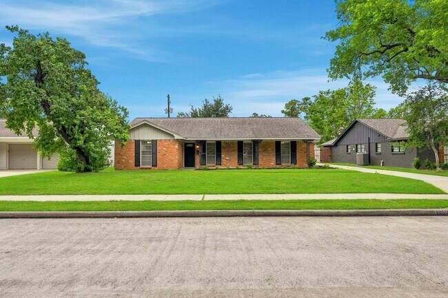 Foto del edificio - 10503 Shadow Wood Dr