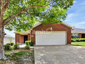 Building Photo - 1966 Courtside Dr