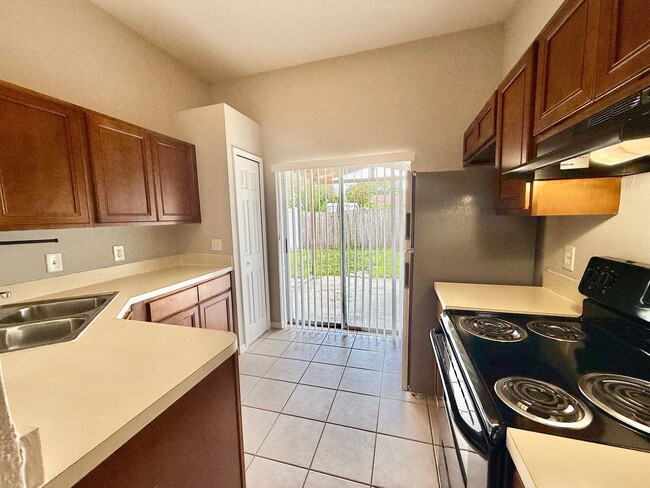 Building Photo - GREAT CUTE 3/2 HOUSE IN SOUTHEAST ORLANDO