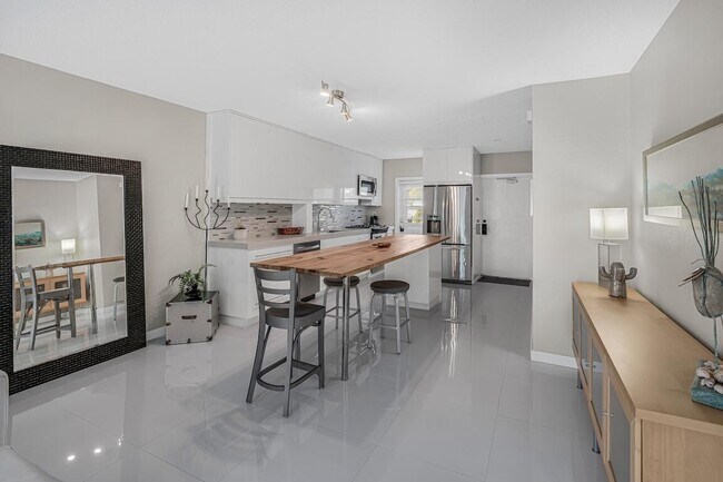 Foto del edificio - 200 E Royal Palm Rd