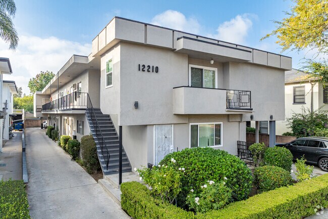 Foto del edificio - 12210 Magnolia Blvd