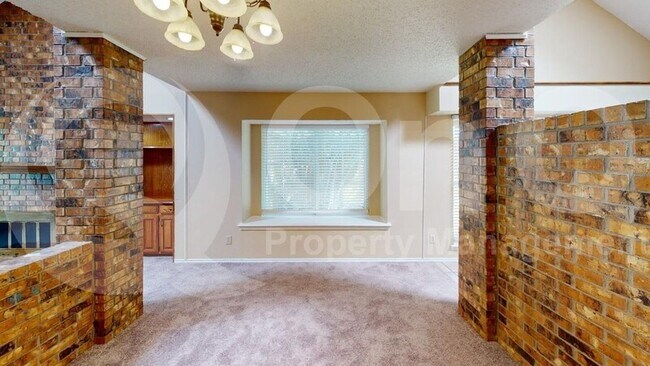 Foto del edificio - 324 Lakewood Ct