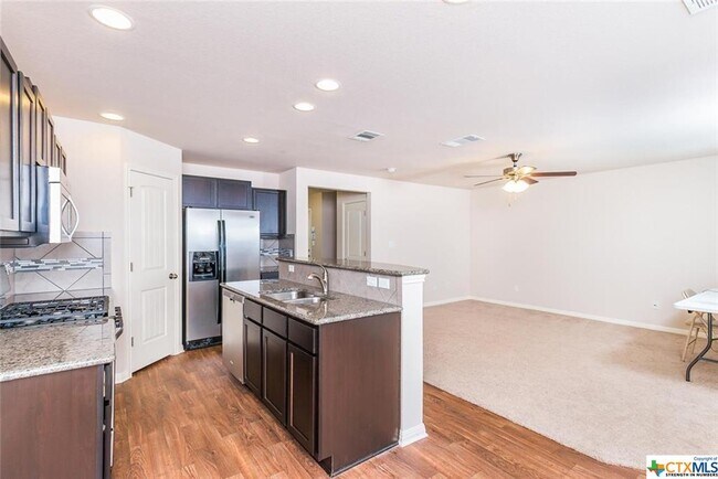 Building Photo - 126 Fort Griffin Dr