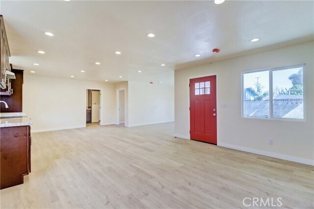 Foto del edificio - 547 W Orangethorpe Ave