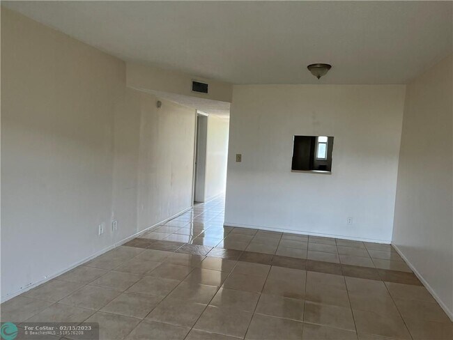 Building Photo - 7925 S Colony Cir