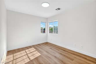 Building Photo - 3037 Aloha Ave