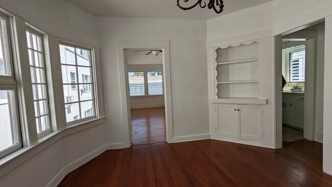 Building Photo - 1209 E First St