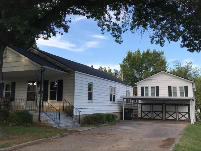 Building Photo - 704 1/2 W Robb Ave Building Photo - 704 1/2 W Robb Ave