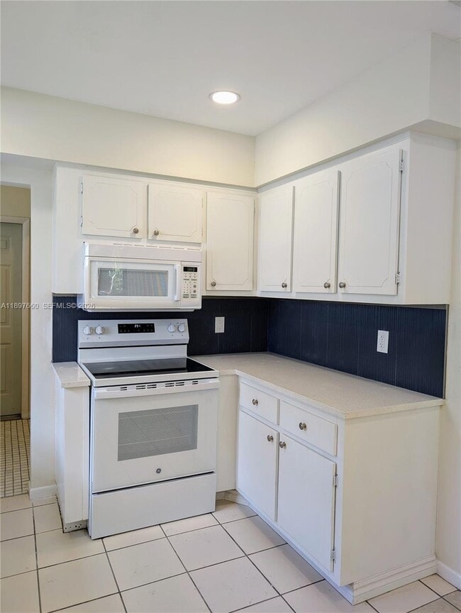 Building Photo - 856 Benevento Ave