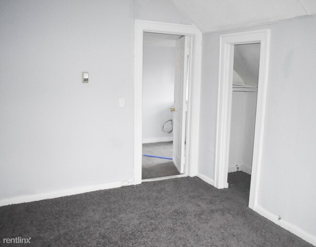 Foto del edificio - 2 br, 1 bath Apartment - 2061 Trowbridge St B