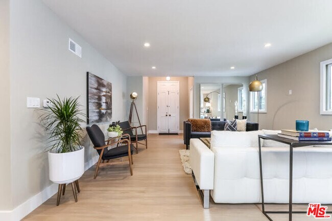 Foto del edificio - 9016 Dicks St