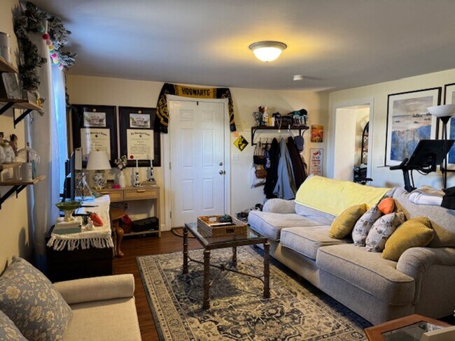 Foto del edificio - 215 N Lewis St