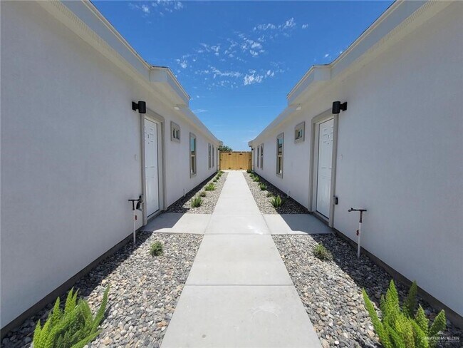 Foto del edificio - 5800 Sandpiper Ave
