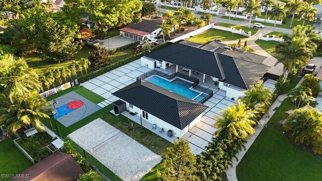 Foto del edificio - 365 NW 132nd Ave