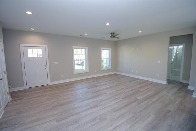 Building Photo - 729 Churchill Downs Dr