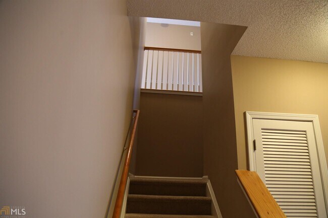 Building Photo - 7108 Woodland Ln