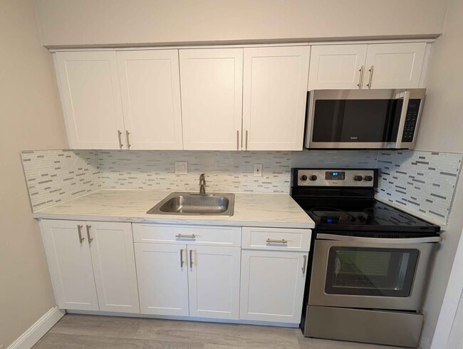 Foto del edificio - 2300 Douglas St