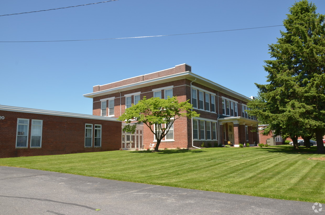 Building Photo - Honeybrook Gardens