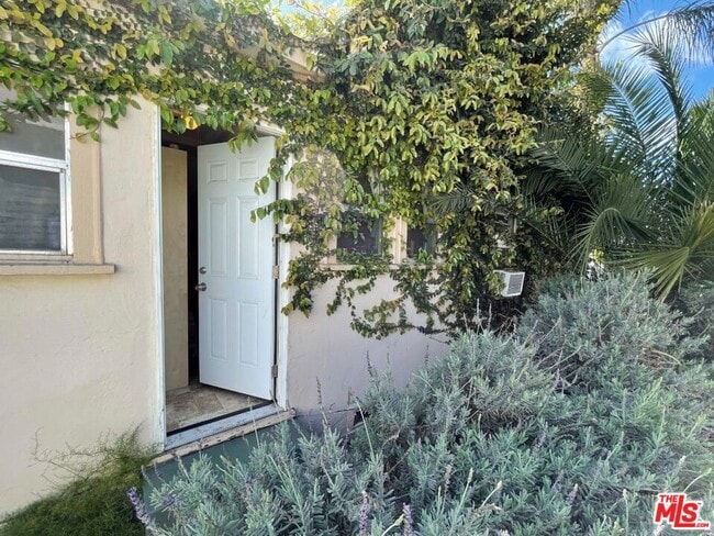 Foto del edificio - 1320 N Harvard Blvd