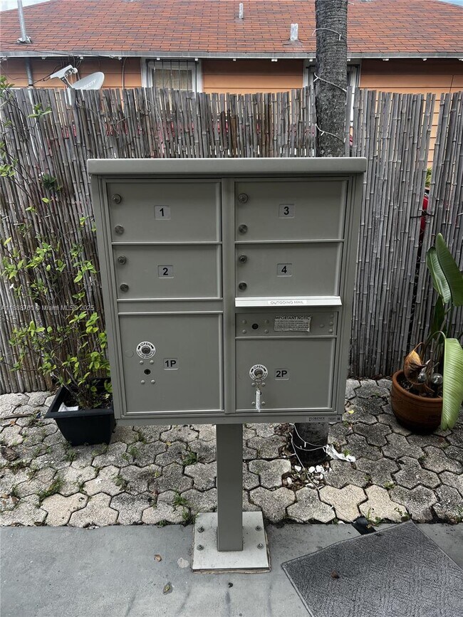 Foto del edificio - 619 SW 11th Ave