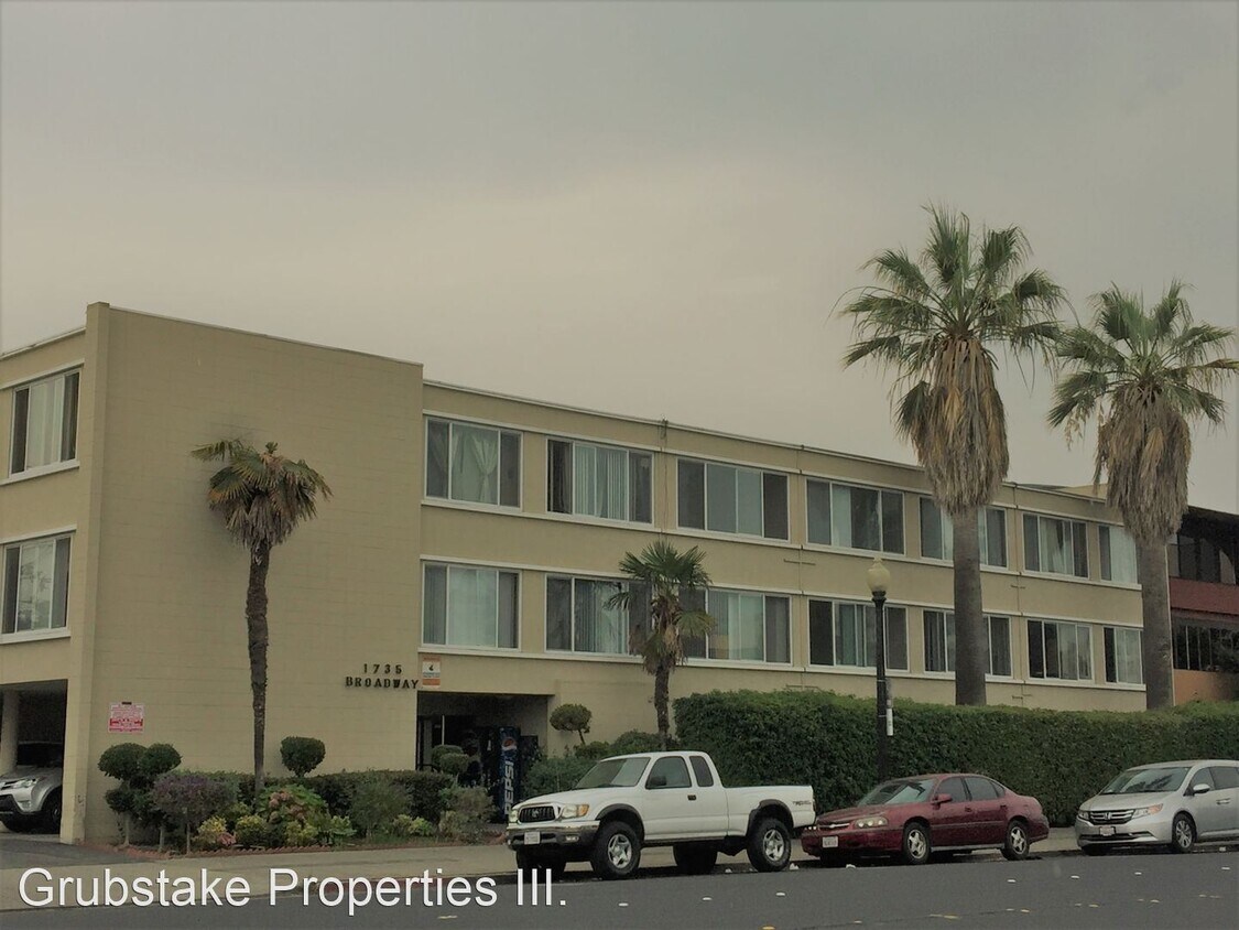 Primary Photo - Studio, 1 bath Apartment - 1735 Broadway S...