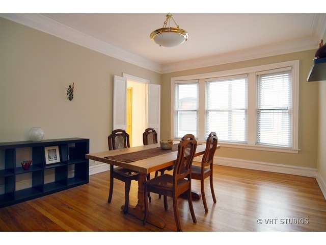 Foto del edificio - 408 W Briar Pl