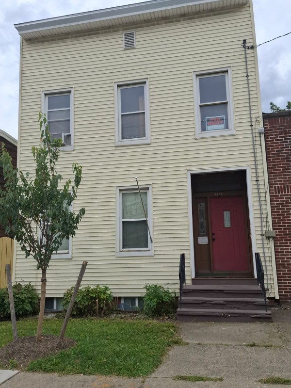 Foto principal - 1243 Broadway
