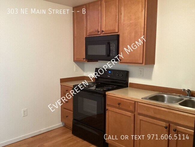 Building Photo - 1BD PLUS LARGE BONUS Room/$1395/mo/Laundry...