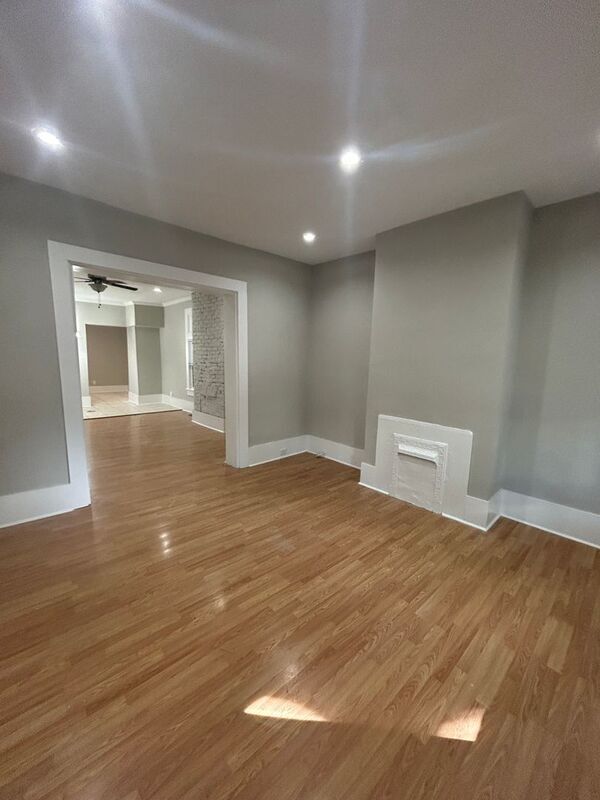 Building Photo - 1304 Oakwood Ave