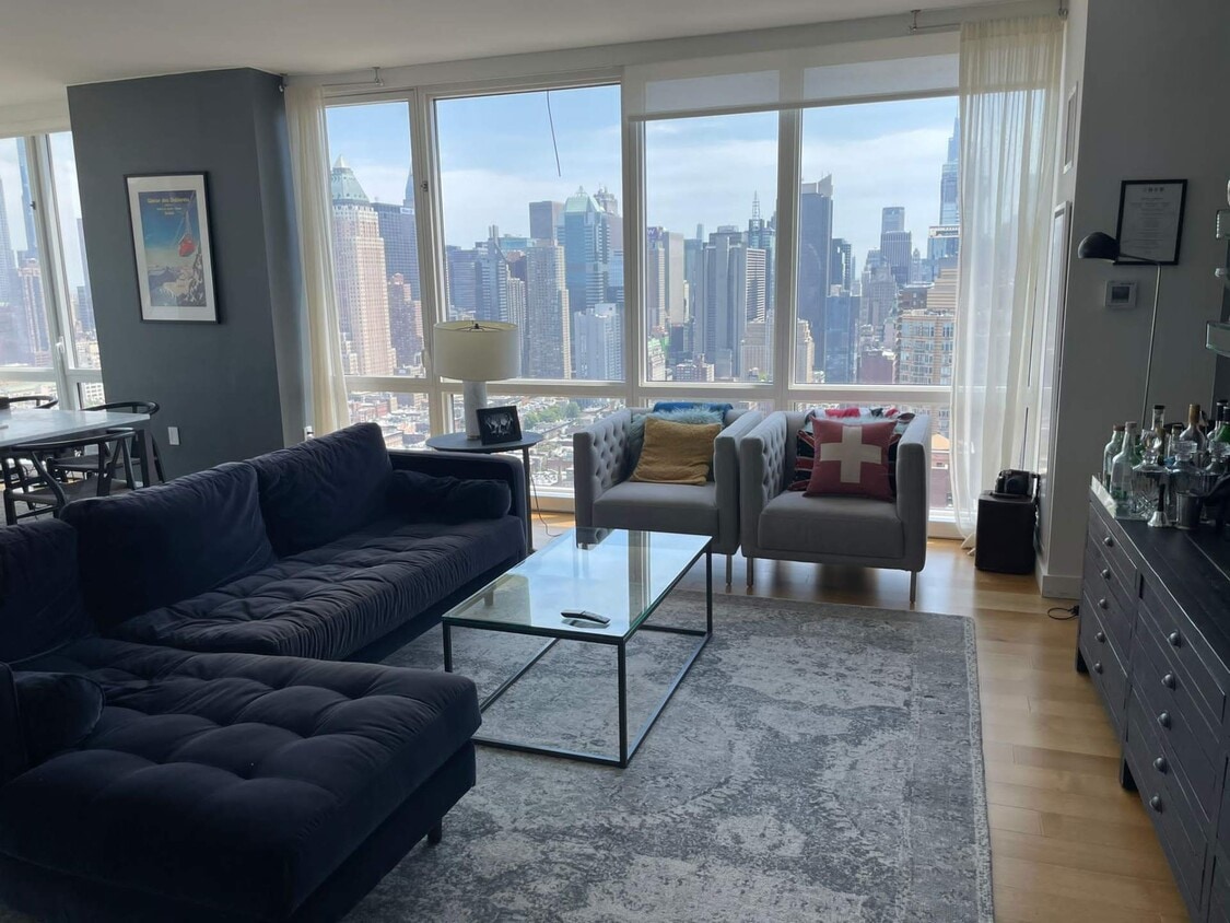 Primary Photo - 605 W 42nd St