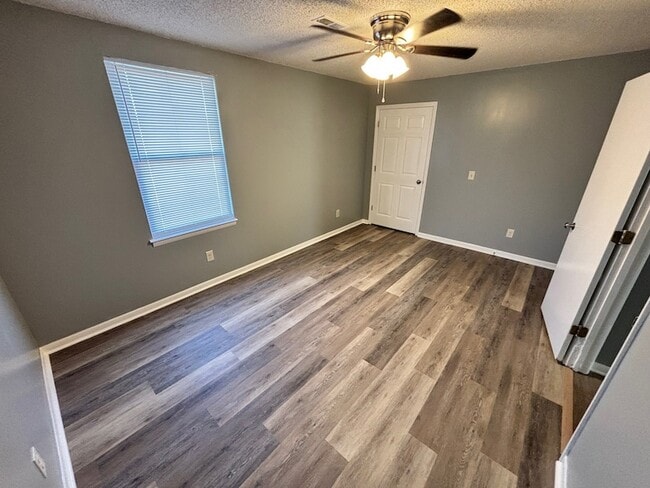 Foto del edificio - 3415 Meadow Ct