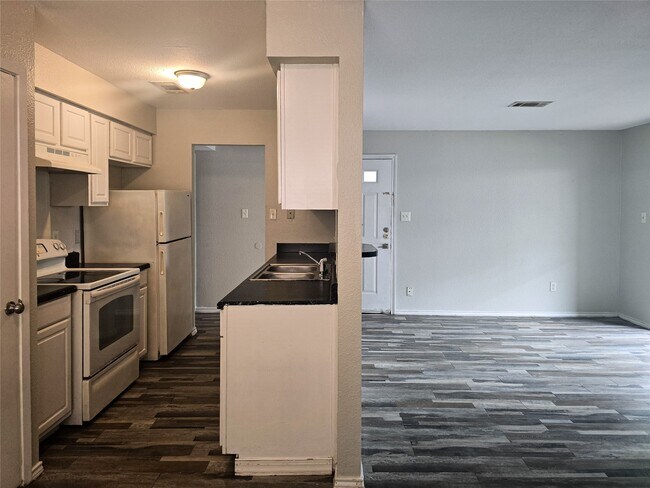 Foto del edificio - 396 Duroux Rd