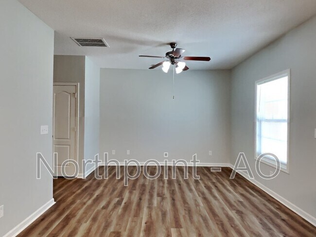Foto del edificio - 8611 Thomas Ln