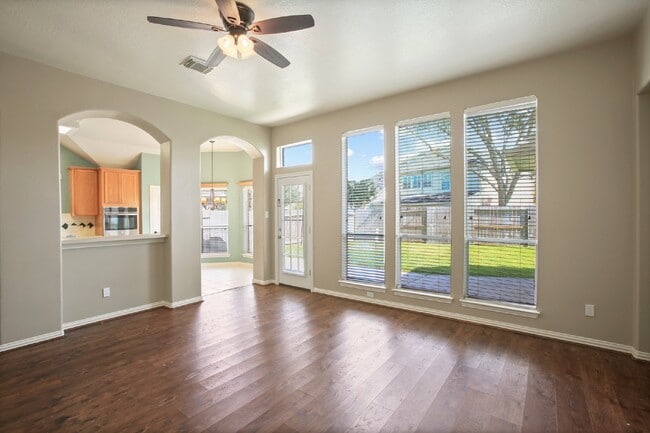 Foto del edificio - Gorgeous 4/2 Home in the Villages of Edgewater Estates with Soaring Ceilings and 2 Flex Rooms!