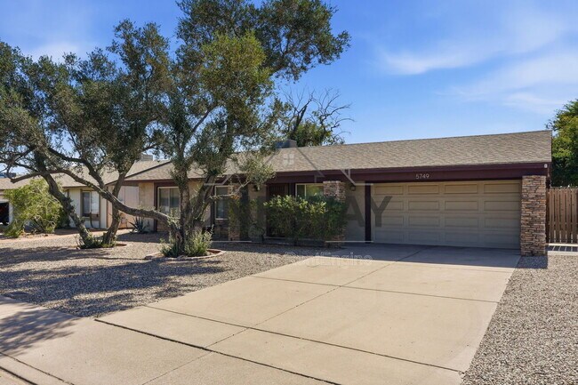 Foto del edificio - 5749 S Farmer Ave