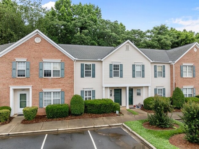 Building Photo - Your Perfect Townhome Is Here!