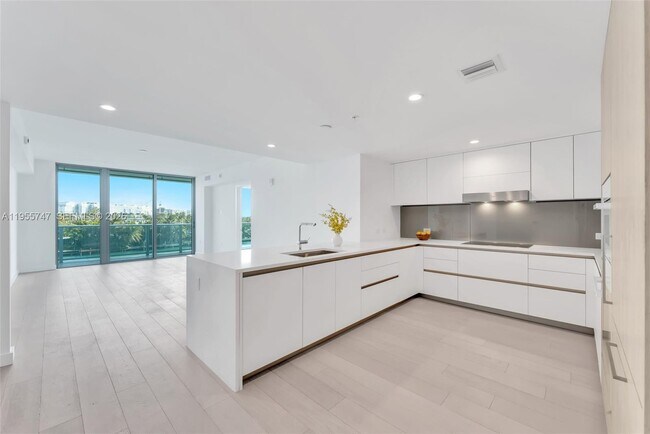 Foto del edificio - 9201 E Bay Harbor Dr