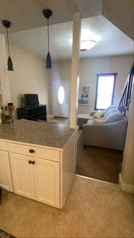 Foto del edificio - 322 W 2nd St