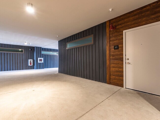 Foto del edificio - Modern 1 Bedroom, 1 Bath Condo at Public Lofts