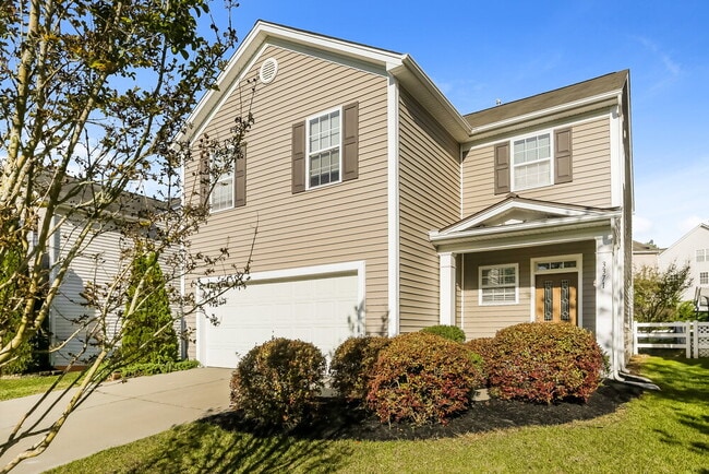 Building Photo - 3371 Streamside Dr