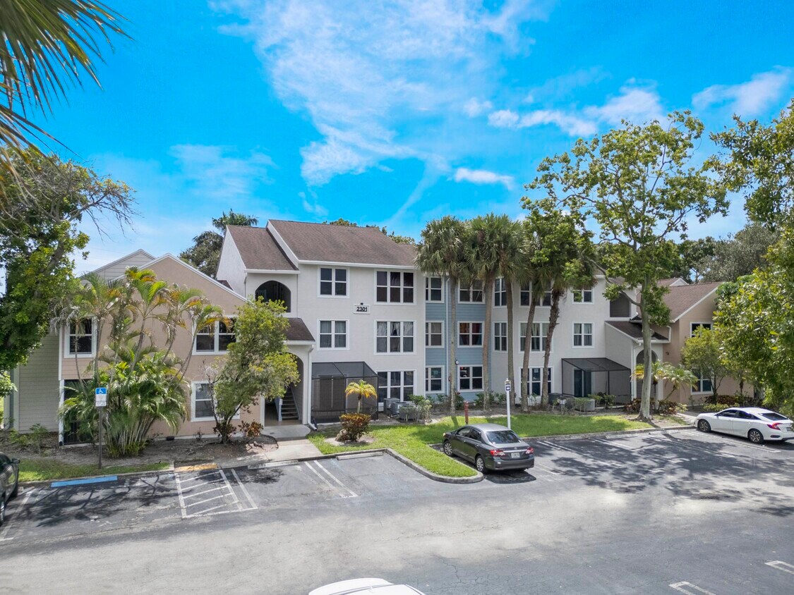 Primary Photo - 2301 N Congress Ave