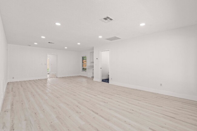 Foto del edificio - 1369 Pine Brook Dr
