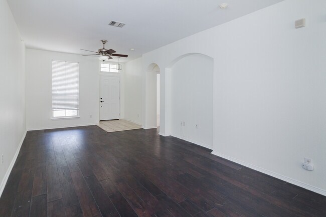 Foto del edificio - 10120 Cedar Lake Dr